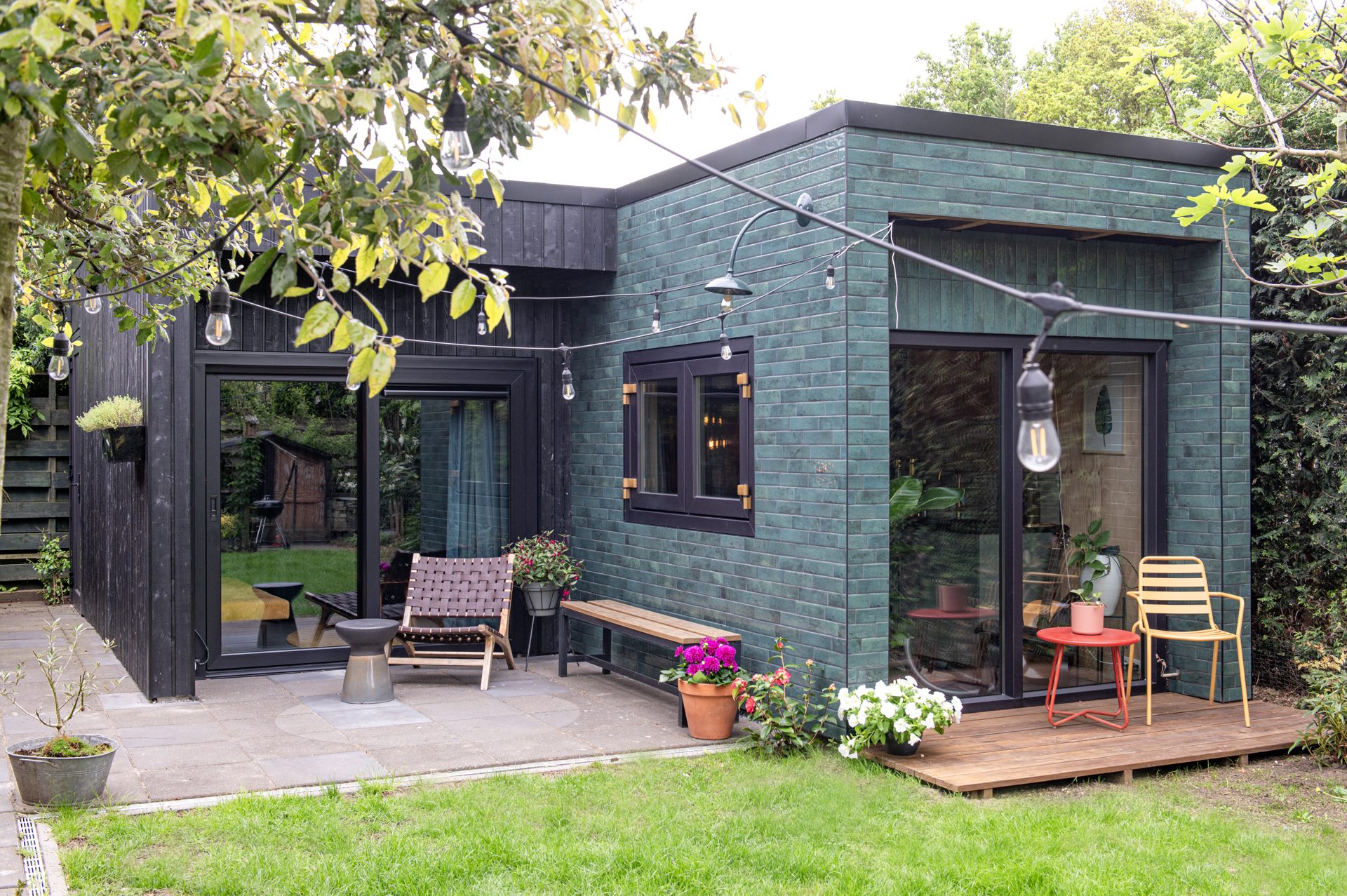 De studio in de tuin, van buitenaf